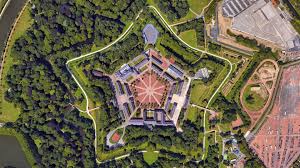 Réservation en ligne sécurisée et garantie des tarifs les plus bas. Low Orbit Tourist Citadelle De Lille France