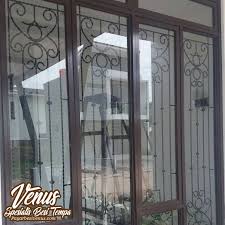 Berikut ini harga teralis besi semi tempa model terbaru harga murah: Teralis Jendela Klasik Besi Tempa Murah Teralis Besi Tempa Mewah