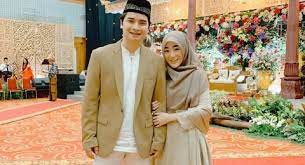 *** apapun alasannya, tentu keputusan alvin faiz dan larissa chou untuk cerai sudah melalui pertimbangan yang matang dan merupakan pilihan yang terbaik untuk mereka berdua. Belum Resmi Cerai Alvin Faiz Doakan Larissa Chou Segera Nikah Lagi