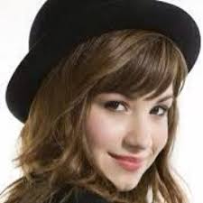 Lorena Abraham's Instagram, Twitter & Facebook