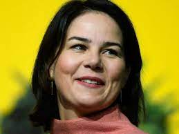 Die spitzenkandidatin der grünen, annalena baerbock, wuchs in der region hannover auf. Kanzlerkandidatin Der Grunen Wie Annalena Baerbock Auf Dem Trampolin Fur Die Politik Trainierte Svz De