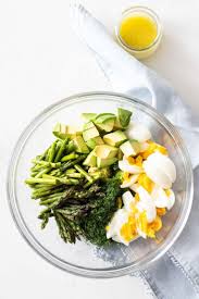 This Super Flavorful Avocado Egg Salad Is Made With Super Simple Ingredients All The Goodness Of An Avocado Avacado Egg Salad Healthy Cooking Avocado Recipes