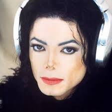 Karen Faye was definitely not the best at face contouring makeup but when  it came to EYES she nailed it : r/MichaelJackson