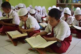 Bengkel ini gratiskan servis sepeda motor asalkan baca al via mozaikislam.org. Kanwil Kemenag Sumatera Selatan