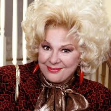 El increíble cambio físico de Renée Taylor después de ser Sylvia Fine en La  Niñera