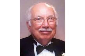 Elisa Lowe's Instagram, Twitter & Facebook