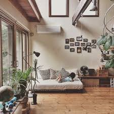 Most of the japanese style home decor ideas have a standard for minimalism, expressiveness, refinement, and authenticity. Moon To Moon An Earthy Japanese Home å®¶ã®ã‚¤ãƒ³ãƒ†ãƒªã‚¢ è‡ªå®…ã§ ã‚¤ãƒ³ãƒ†ãƒªã‚¢