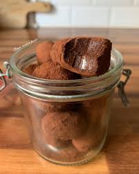 Assia On Instagram Truffe Chocolat C Est La Saison Mon Chocolat Prefere Fondant A Souhait Une Recette Plus Simple Tu Peux Pas Une Excellente