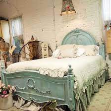 We begin with a colorful living space in the home of ceramics lights, this room is a shining example of retro eclectic style with a modern twist… [from vintage renewal. Tips And Ideas For Decorating A Bedroom In Vintage Style