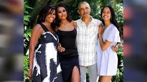 Sasha obama began her education at the university of chicago laboratory schools, along with her sister malia, who is three years older than she is. Barack Obama Talks Having Daughter Malia S Boyfriend Quarantine With The Family Abc News