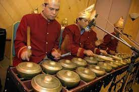 Namun, cerita pastinya mengenai awal mula diciptakannya tidak diketahui sedangkan cerita rakyat yang beredar mengenai asal usul alat musik ini sangat. Mengenal Alat Musik Tradisional Yang Ada Di Pulau Jawa Renaldi