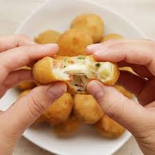 Resultado de imagem para bolinho de batata com bacon e queijo