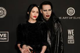 About to eat my skin because i am so cold btw this is the real marilyn manson. Marilyn Manson Breaks Silence On The Rumors About His Relationship Status With Lindsay Usich Metalhead Zone