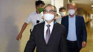 직원 강제추행 혐의로 재판을 받은 오거돈 전 부산시장 측 변호인이 법정에서 '치매'를 주장한 것과 관련해 후폭풍이 거세다. ì˜¤ê±°ëˆ ì¹˜ë§¤ ì£¼ìž¥ì— 3ë…„ ì „ ë§ˆë„¤í‚¹ ì•…ìˆ˜ì„¤ ìž¬ì¡°ëª… ë„¤ì´íŠ¸ ë‰´ìŠ¤