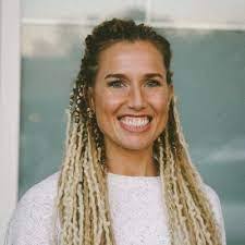 Lacey Ellsworth's Instagram, Twitter & Facebook