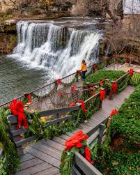 You'll find that chagrin falls is enchanting no matter where you look. Christmas Decorations In Chagrin Falls Ohio