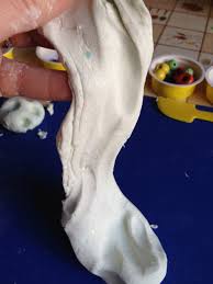 La pasta modellabile fatta in casa con ingredienti naturali è completamente atossica e quindi sicura per i bimbi, soprattutto se molto piccoli. Pasta Modellabile Fatta In Casa Liscia Come La Seta Mammacs