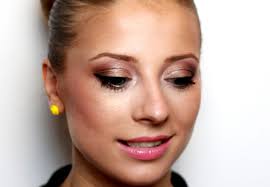 makeup for blue eyes and blonde hair