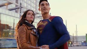First look at black suit superman from the elseworlds crossover. The Cw S Superman Lois Drops First Heroic Trailer For New Dc Series
