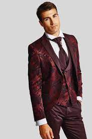 Abito da sposa con maniche lunghe in pizzo abito da sposa con maniche 3/4 abito da sposa rosso per 50enne abiti da sposa con pantaloni abito da sposa con pantaloni realizzato da me vestiti da sposa con pantaloni colorati per due spose originali (mia creazione) abiti da sposa over 50 (photo credits: 35 Look Da Sposo Colorati Azzardate Con Il Rosso