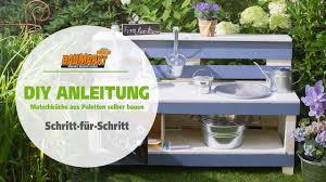Bei schönem wetter verbringen kinder gerne zeit draußen und mit unseren ideen können sie draußen noch mehr spaß haben. Matschkuche Aus Paletten Selber Bauen Globus Baumarkt Youtube