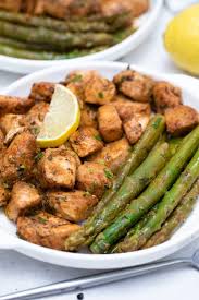 A copy cat recipe of the voila garlic chicken found in the freezer section. 30 Minute Garlic Butter Chicken With Asparagus Scrambled Chefs