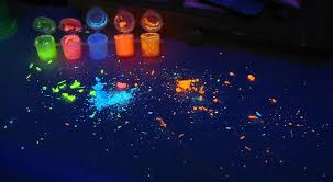 20070907 fun with blacklight paint img 3490 blacklight paints in the blacklight regenboog schilderij neon schilderij thema