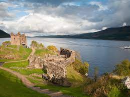 Loch nis l̪ˠɔx ˈniʃ) is a large, deep, freshwater loch in the scottish highlands extending for approximately 37 kilometres (23 miles) southwest of inverness.its surface is 16 metres (52 feet) above sea level. Bootsfahrt Auf Dem Loch Ness