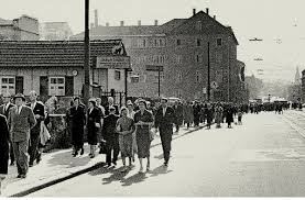 Drei farben haus das drei farben haus in stuttgart mitte liegt in der straße „bebenhäuser hof unweit der königstraße und ist stuttgarts größtes bordell. Stuttgart Album Zum Grossten Stadtbordell Dirnen Doppelmoral Und Drei Farben Stuttgart Stuttgarter Zeitung