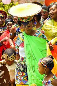 Come Si Veste Una Sposa In Cina E In Indonesia Scopri Qui Dieci Culture E Dieci Diversi Abiti African Traditional Dresses Zulu Traditional Wedding Zulu Traditional Attire