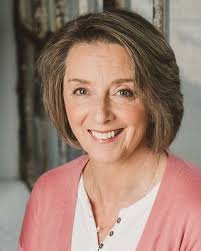 Ann Deas's Instagram, Twitter & Facebook