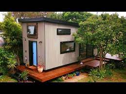 Family Builds 6 Tiny Homes For Hotel On Old Portland Parking Youtube Picturesoftinyhomes Tiny House Australia Tiny House Exterior Modern Tiny House