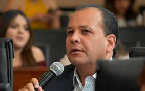 Dan mantenimiento a mausoleo de Francisco Villa