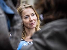 A diplomat and civil servant by occupation, van veldhoven studied policy and management. Van Veldhoven Vertrekt Kaag En Koolmees Zijn Druk Kabinet Heeft Opeens Drie Vacatures De Volkskrant