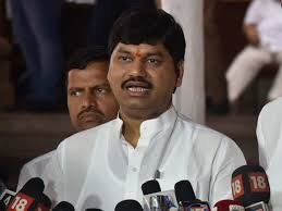 Discharge from the hospital today. Maharashtra Businessman Secured Rs 5400 Crore Loans In Name Of Farmers Dhananjay Munde The Economic Times