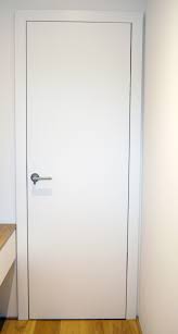Turblatt Bundig Mit Dem Rahmen Wohnzimmer Mit Stilvollem Paletten Couchtisch Diy Palettes Couch Kuchenboden Kuchenbo In 2020 Window Door Trim Door Casing Doors