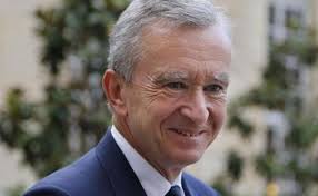 French fashion tycoon bernard arnault overtakes jeff bezos to become the world's richest man after bernard arnault's net worth reportedly climbed to $186.3billion early on monday it comes a week after arnault, 72, overtook elon musk for the second place Bernard Arnault Unersattlicher Konig Des Luxus Bekommt Kronjuwel