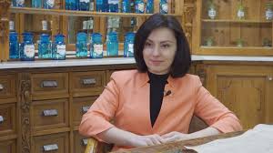 Pregătiţi materialele pe o tavă /cărucior pentru medicamente; Clasificarea Medicamentelor Video Revista Galenus