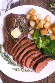 Before cooking, allow the steaks to come to room temperature. Sirloin Steak With Garlic Butter Pan Seared Tipbuzz