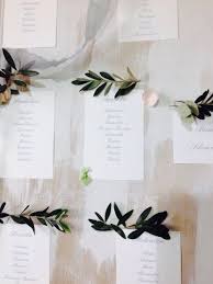 Segnaposto matrimonio sono un ottimo modo per il ristorante e per i vari posti a sedere. Olive Leaves For The Wedding Tableau Rami Di Ulivo Nozze Tableau Matrimonio Idee Per Matrimoni Matrimonio