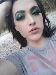 Thanks for all the love dullies!❤️ Here's another photo of Aslan! His eyes  are really this color, no photoshop or AI involved! 💙🤎🖤