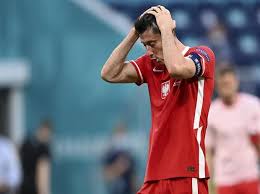 Левандовский роберт (robert lewandowski) футбол нападающий польша 21.08.1988. Lewandowski Poland Out Of Euro 2020 With 3 2 Loss To Sweden Business Standard News