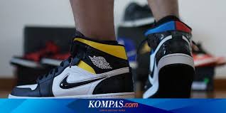 Es mineral sumber abadi pasuruan. Nike Atau Adidas Merek Mana Yang Rajai Bisnis Sneaker Dunia Halaman All Kompas Com