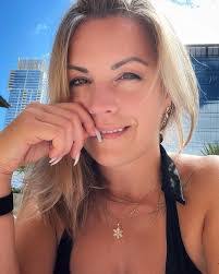 Valerie Menard's Instagram, Twitter & Facebook