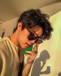 10 Pesona Memikat Ranz Kyle saat Pakai Kacamata