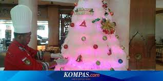 Terkadang bagus untuk kembali ke dasar. Unik Hotel Di Solo Ini Ciptakan Pohon Natal Dari Bahan Mi Soun