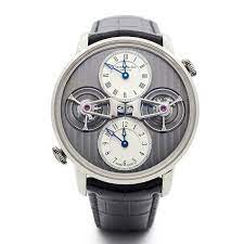 這枚 dte double tourbillon escapement 是arnold son 推出於2015年的作品 將超薄陀飛輪的概念做到極致 在僅有8 35mm厚的表殼中裝入了兩個獨立的超薄陀飛輪擒縱系統 是當下最薄的雙陀飛輪腕表之一