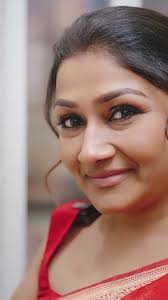 What's the Secret to Dolly Jain's Stunning Durga Puja Look?