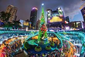 新北市歡樂耶誕城（英語：christmasland in new taipei city），是台灣新北市新板特區商圈的一系列耶誕節活動的總稱，首次舉辦是在2011年係由新北市政府與臺北市政府 . æ–°åŒ—å¸‚æ­¡æ¨‚è€¶èª•åŸŽç™»å ´ 12æœˆè–èª•æ´»å‹• å››å¤§å±•å€äº®é»žæ–°é ­æ®¼newtalk