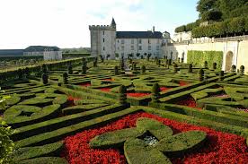 Le château et les jardins, qui allient esthétisme, diversité. Les Jardins A La Francaise De Villandry Le Mag De Flora